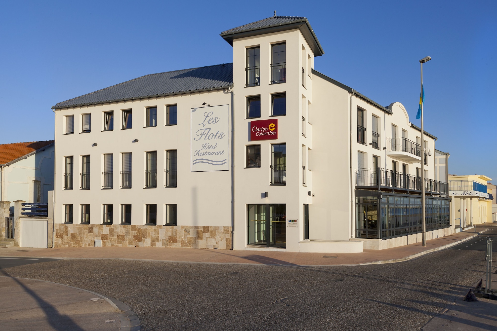 Les Flots - Hotel & Restaurant