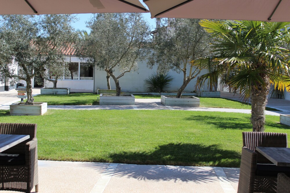 Les Minutias Village