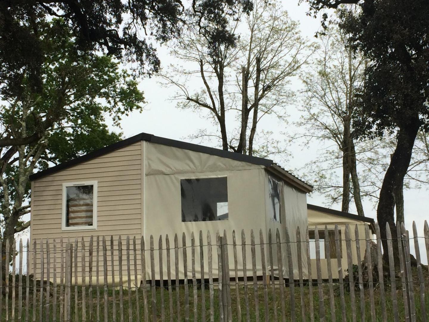 Mobil Home Dans Camping Mussonville