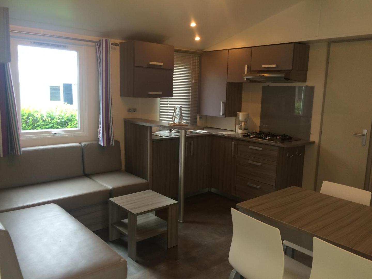 Mobil Home Dans Camping Mussonville