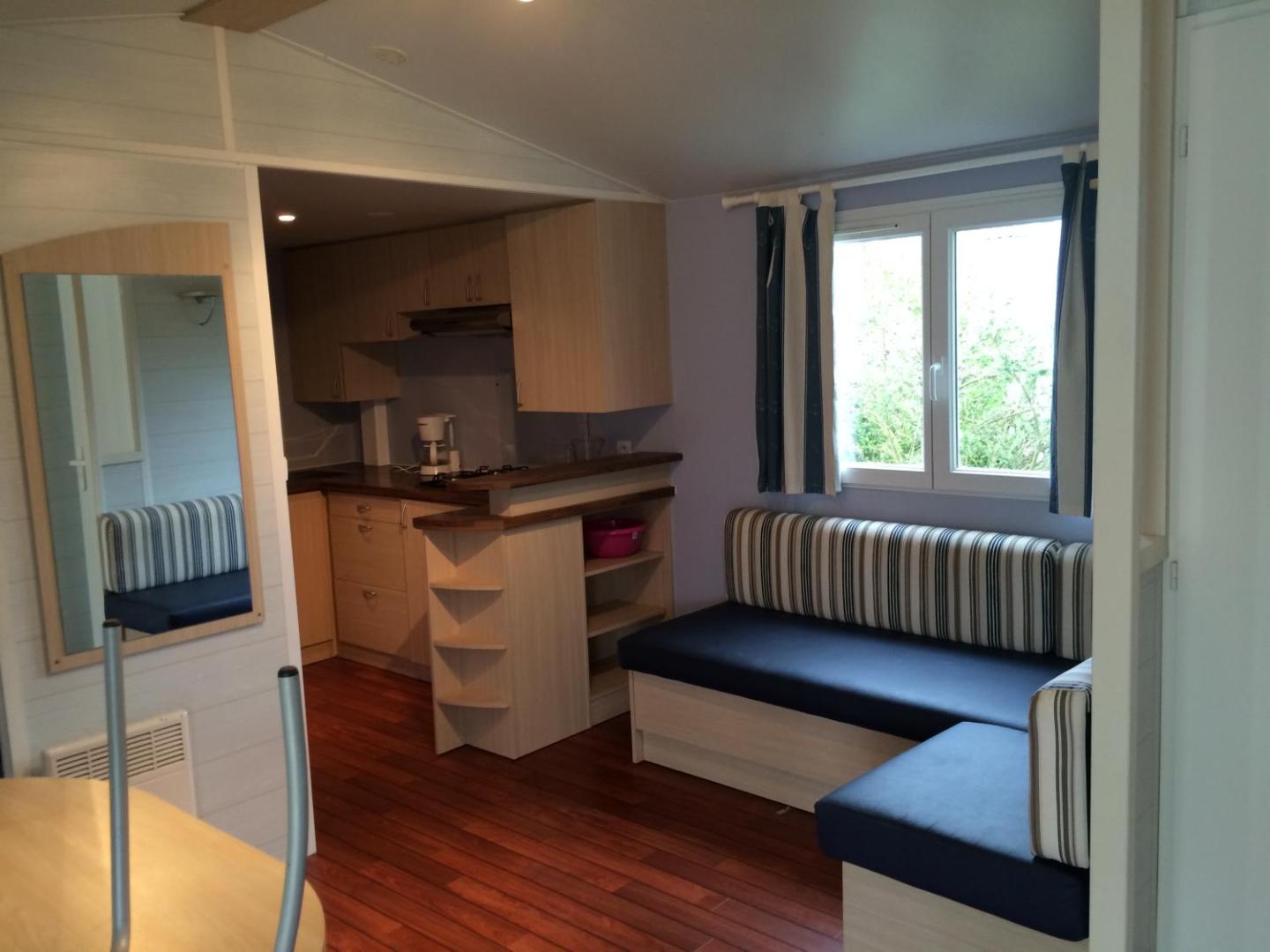 Mobil Home Dans Camping Mussonville