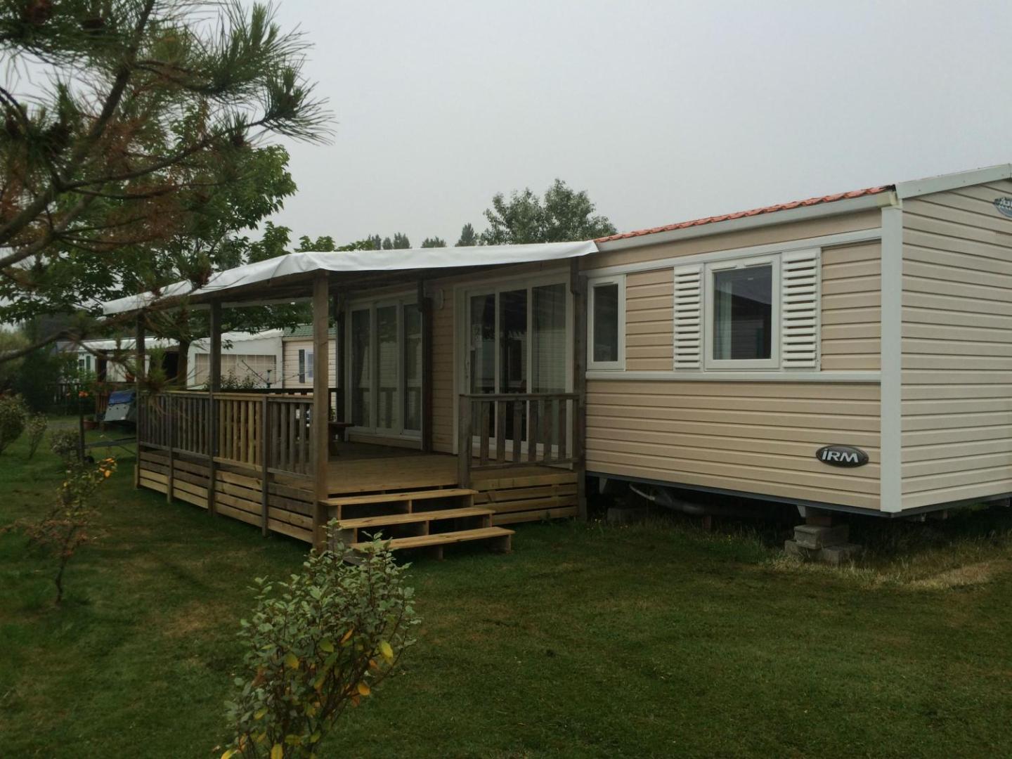 Mobil Home Dans Camping Mussonville