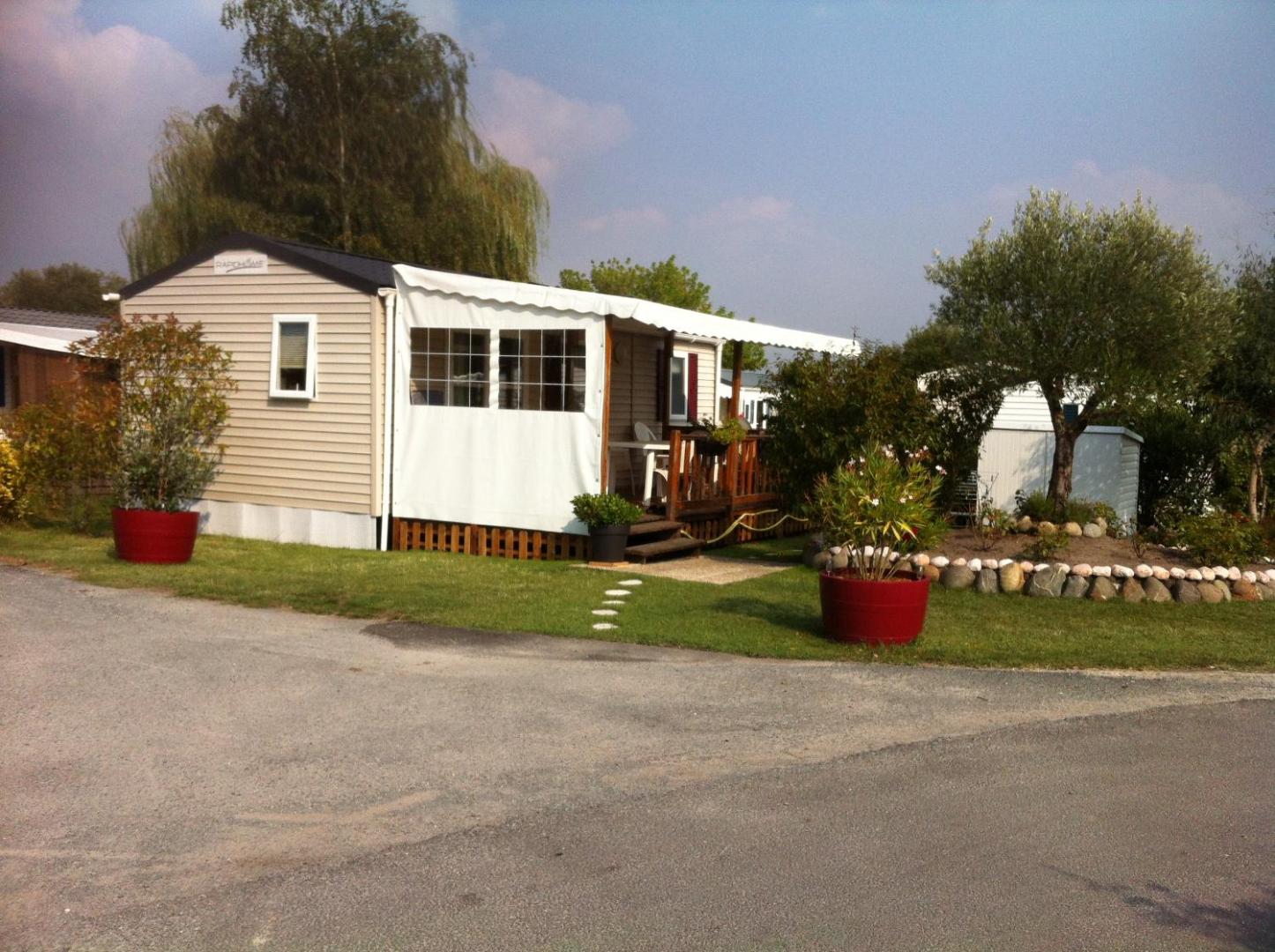 Mobil Home Dans Camping Mussonville
