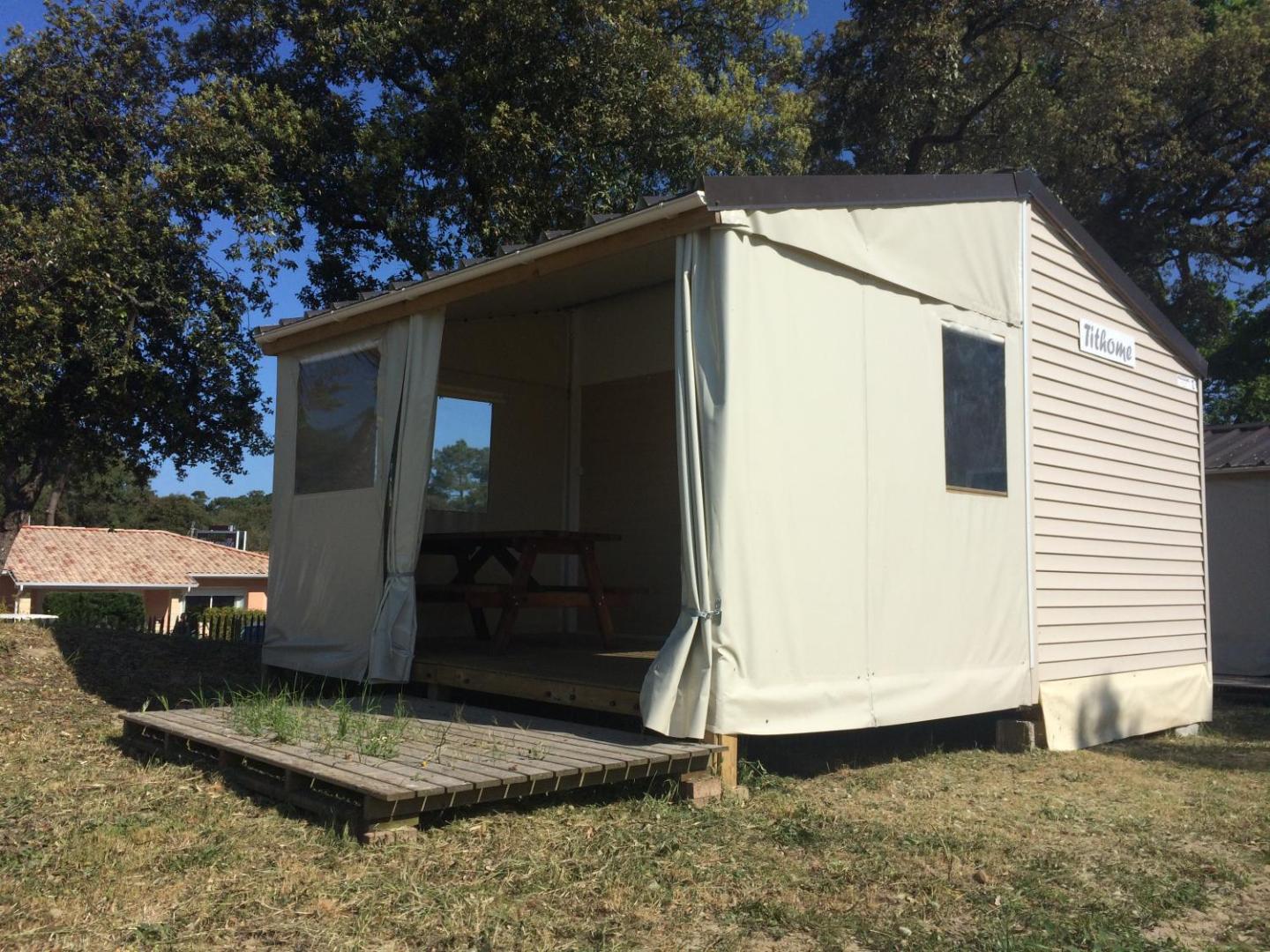 Mobil Home Dans Camping Mussonville