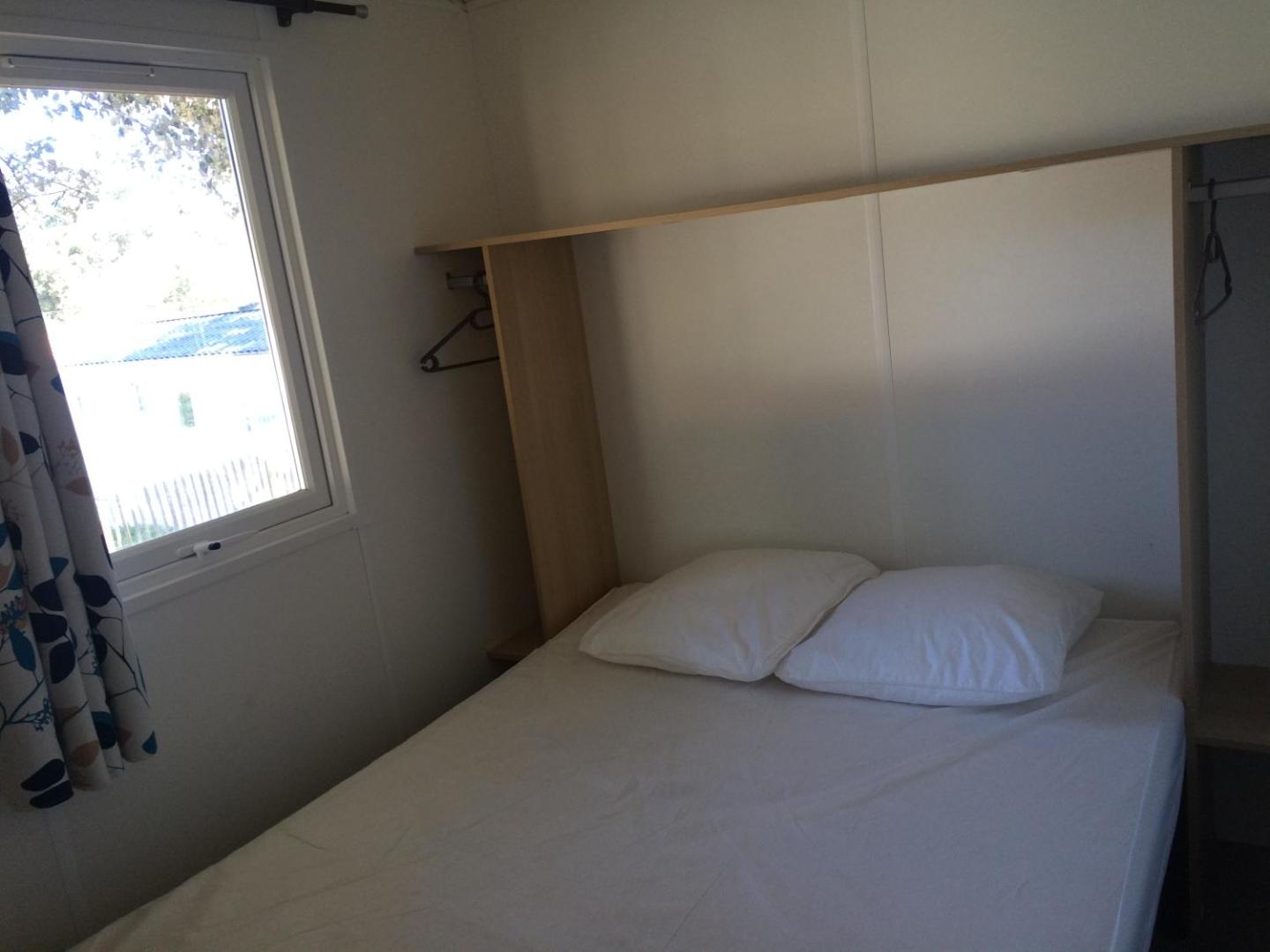 Mobil Home Dans Camping Mussonville
