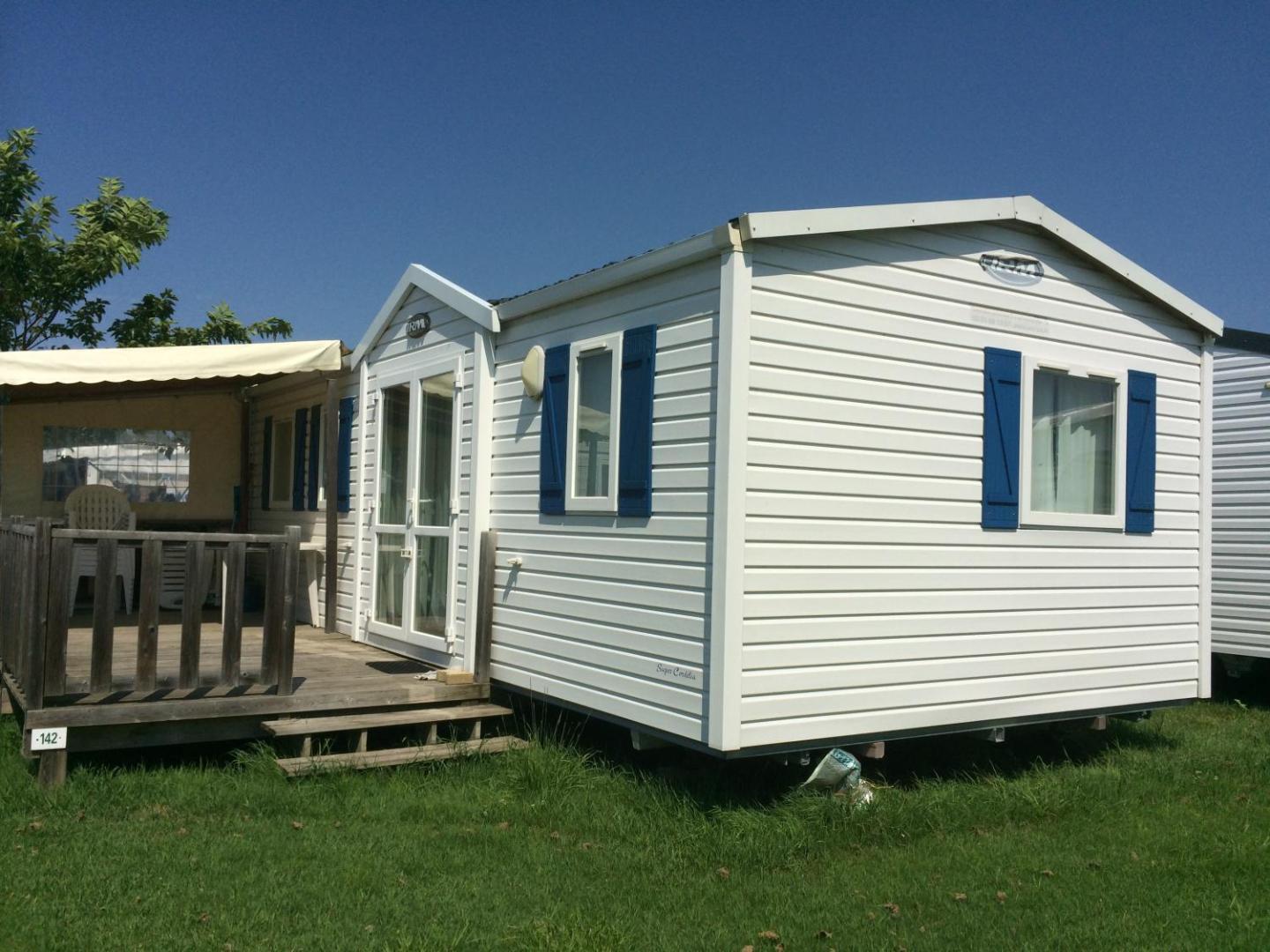 Mobil Home Dans Camping Mussonville