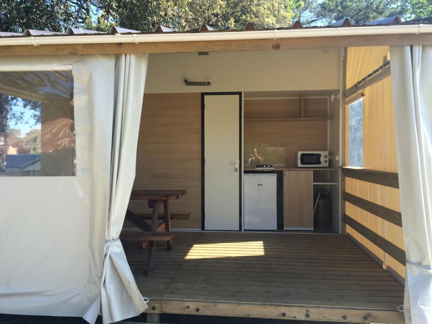 Mobil Home Dans Camping Mussonville