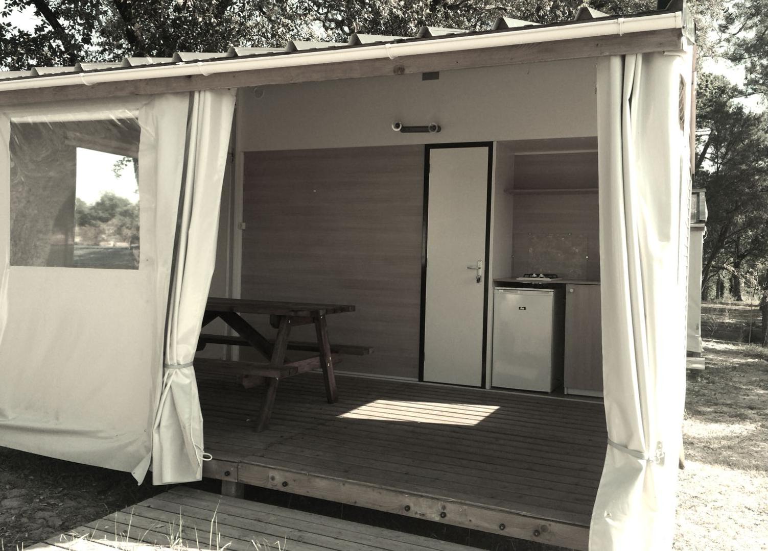 Mobil Home Dans Camping Mussonville