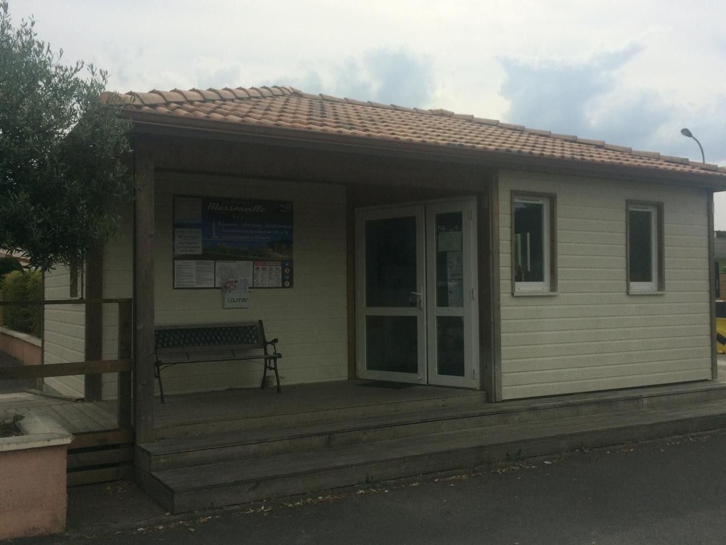 Mobil Home Dans Camping Mussonville