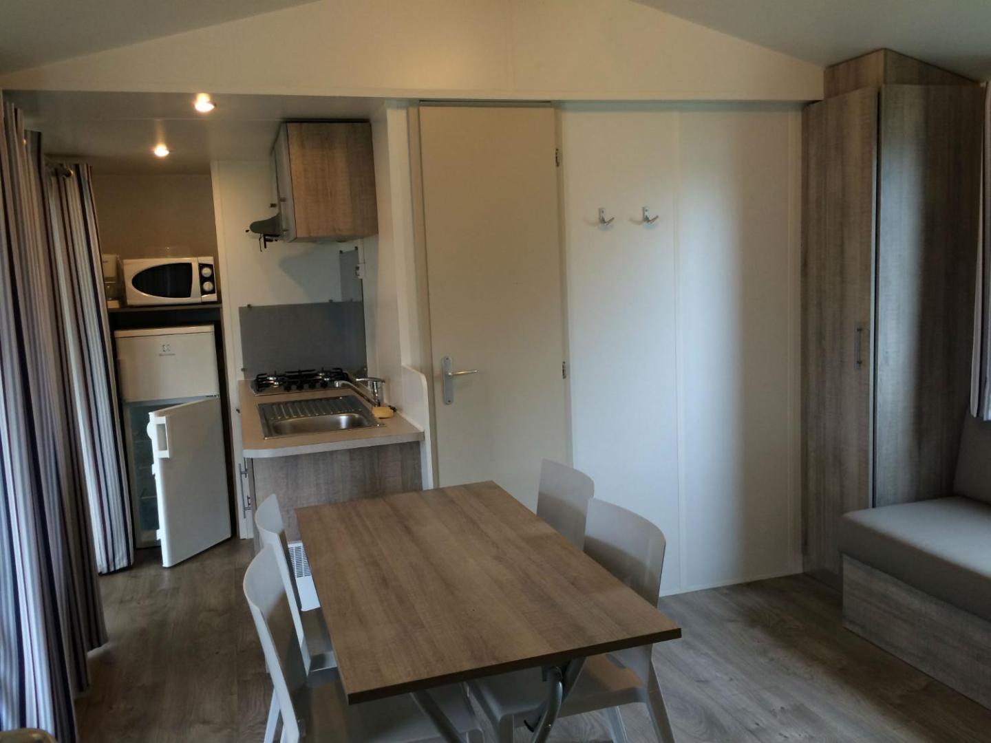 Mobil Home Dans Camping Mussonville