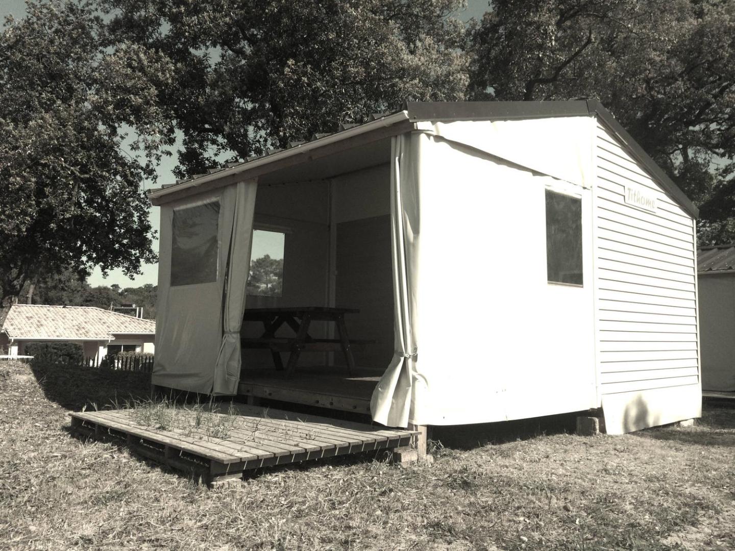 Mobil Home Dans Camping Mussonville