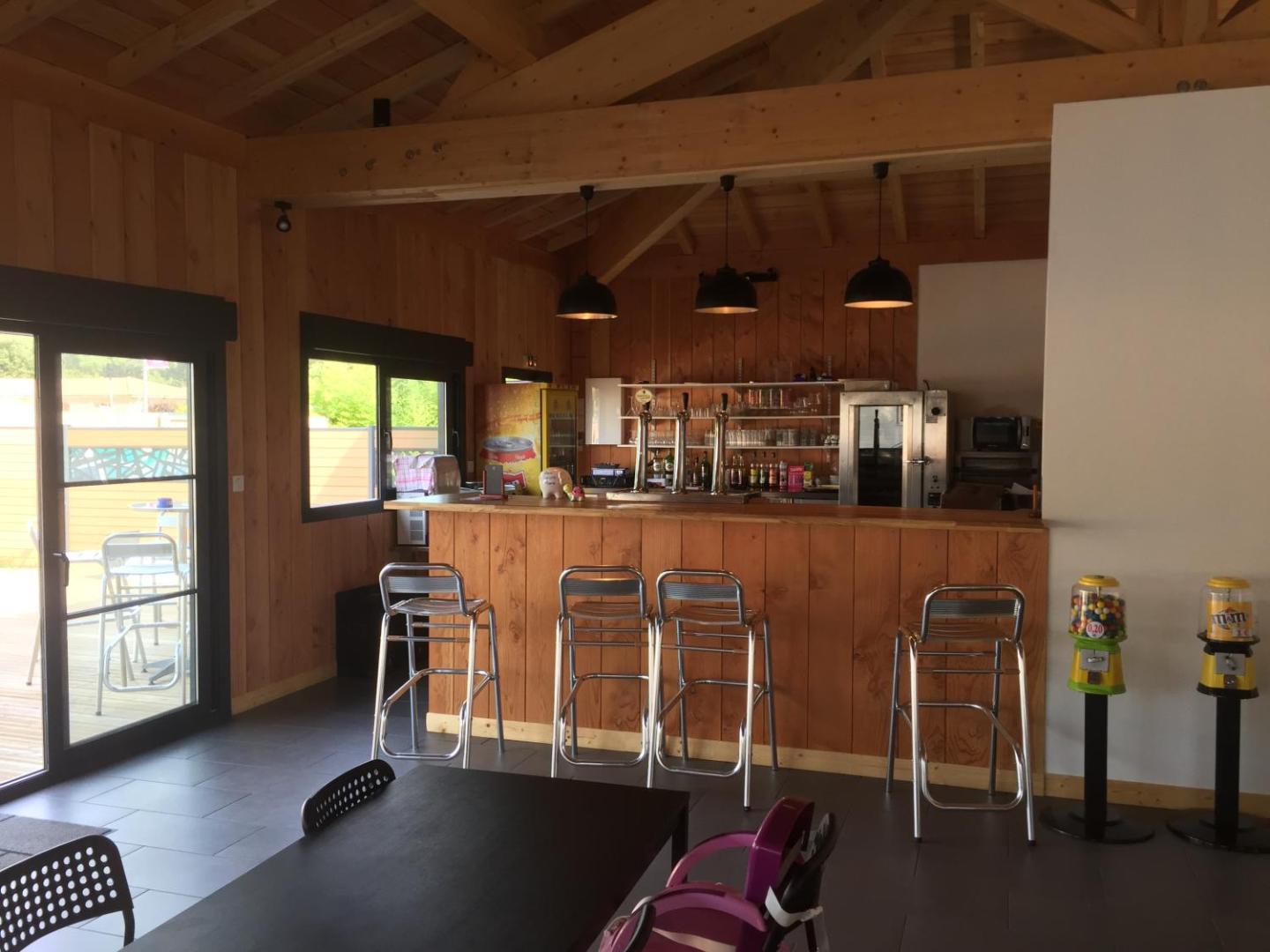 Mobil Home Dans Camping Mussonville