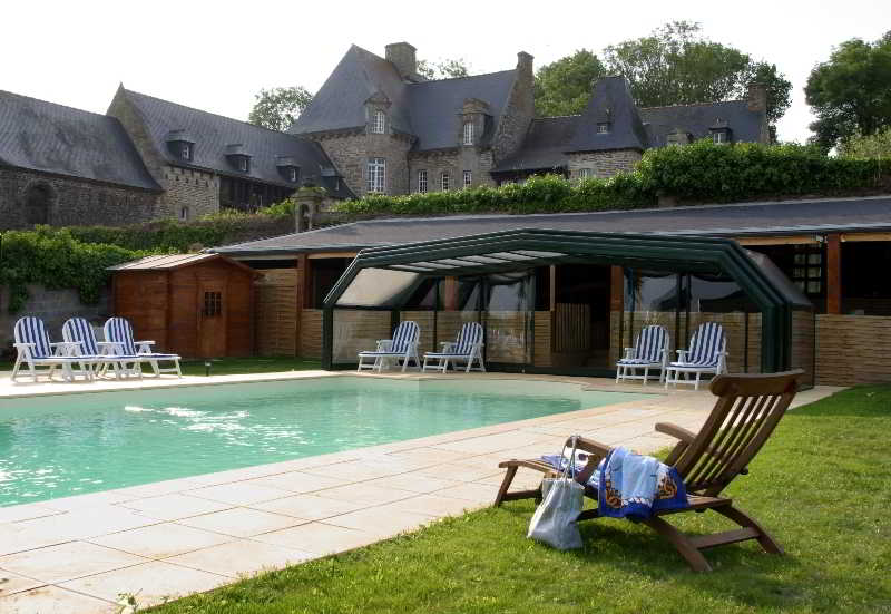 Chateau Hotel De Brelidy