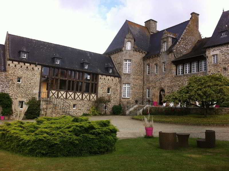 Chateau Hotel De Brelidy