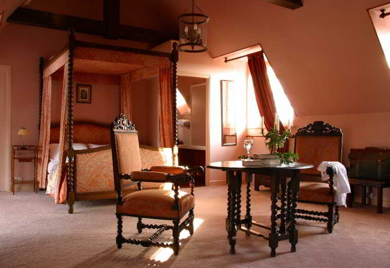 Chateau Hotel De Brelidy