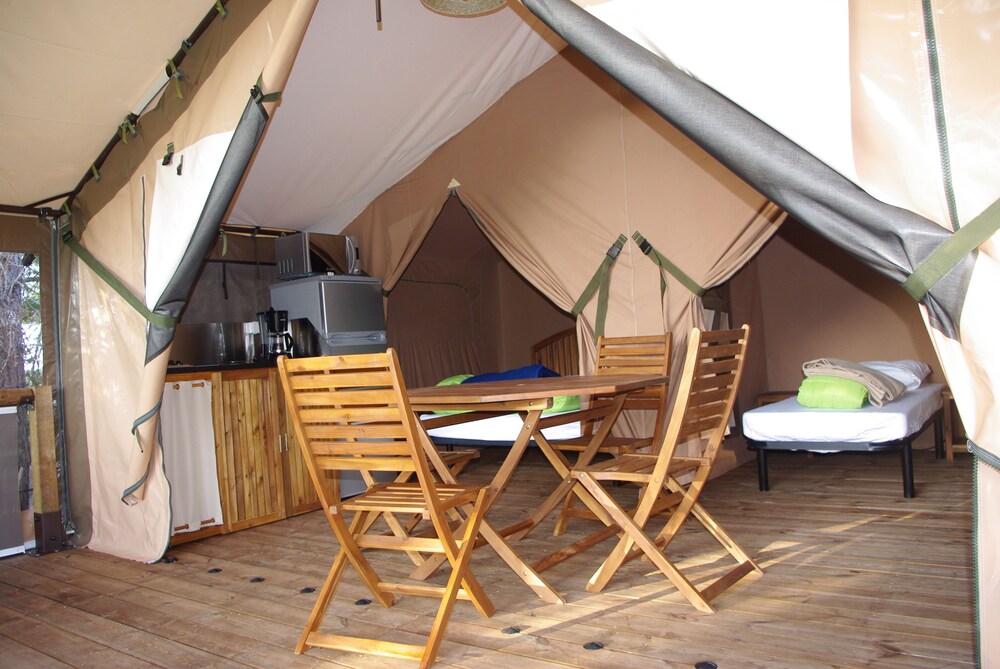 Camping Le Domaine Des Jonquilles