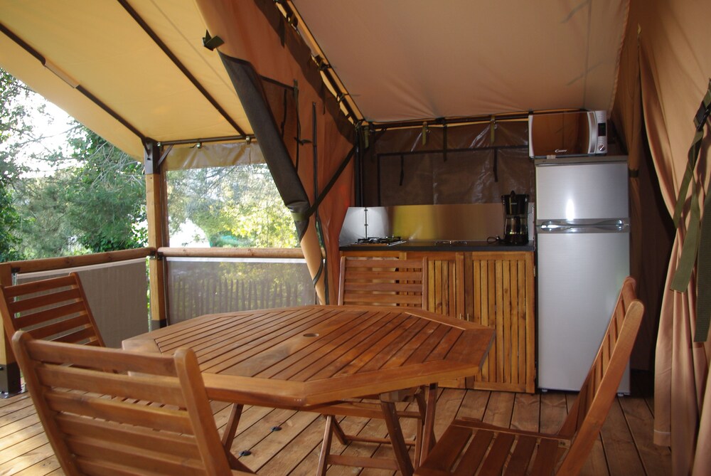 Camping Le Domaine Des Jonquilles