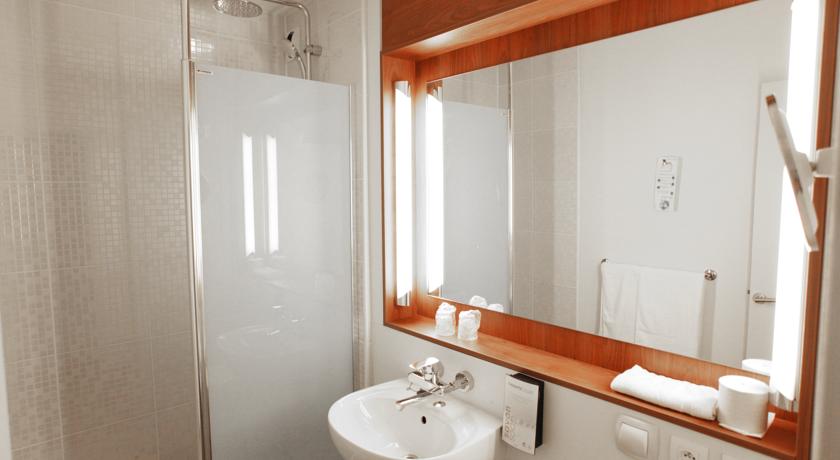 Brit Hotel Confort Dinan Taden