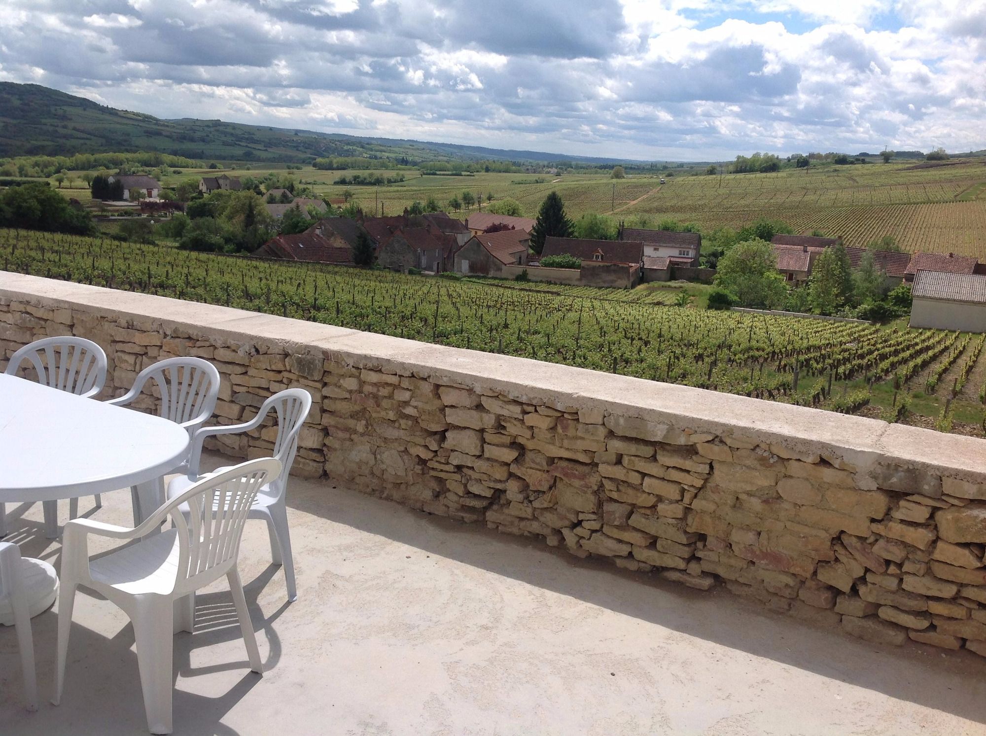 Au Pied Des Vignes