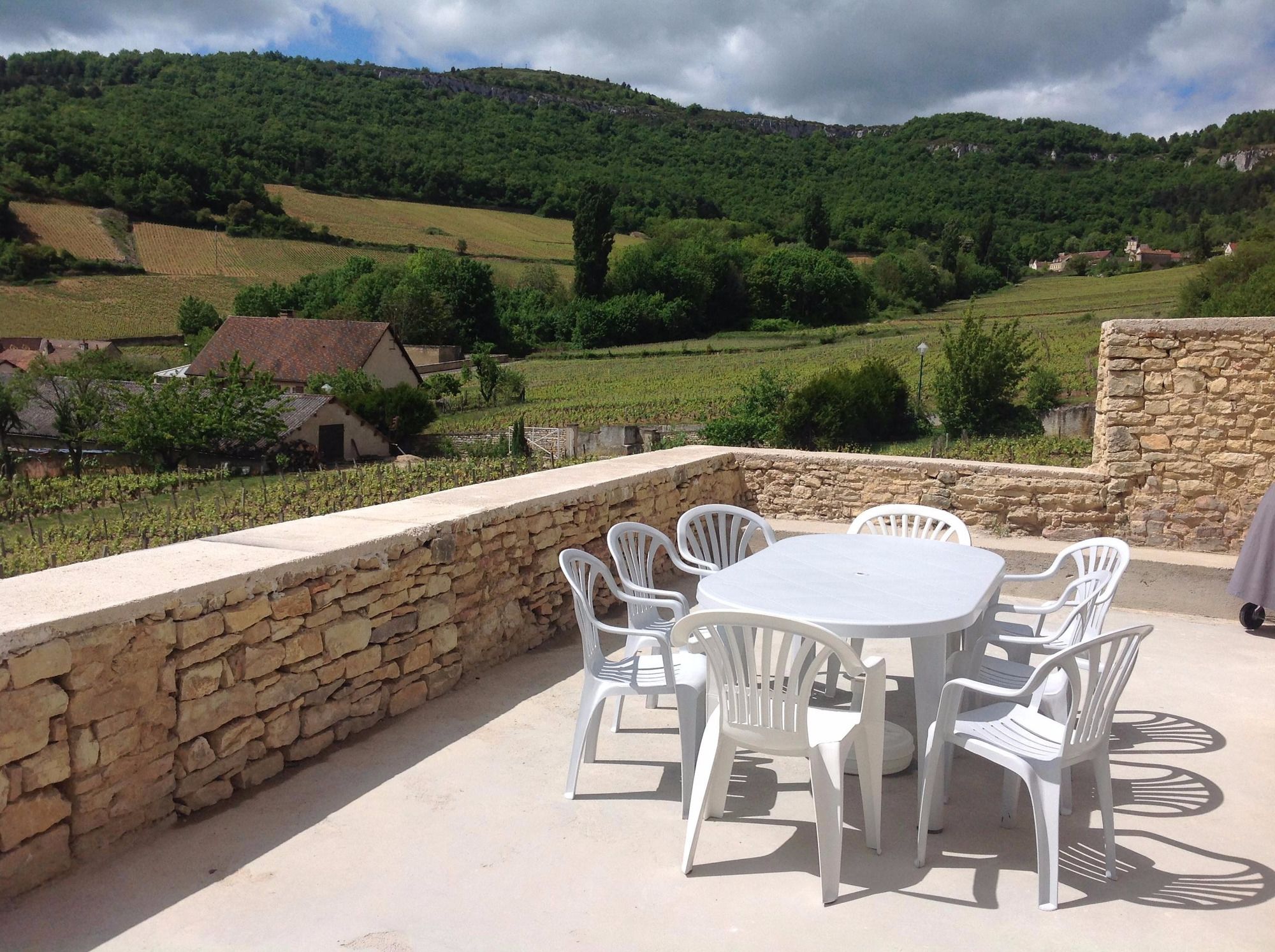 Au Pied Des Vignes