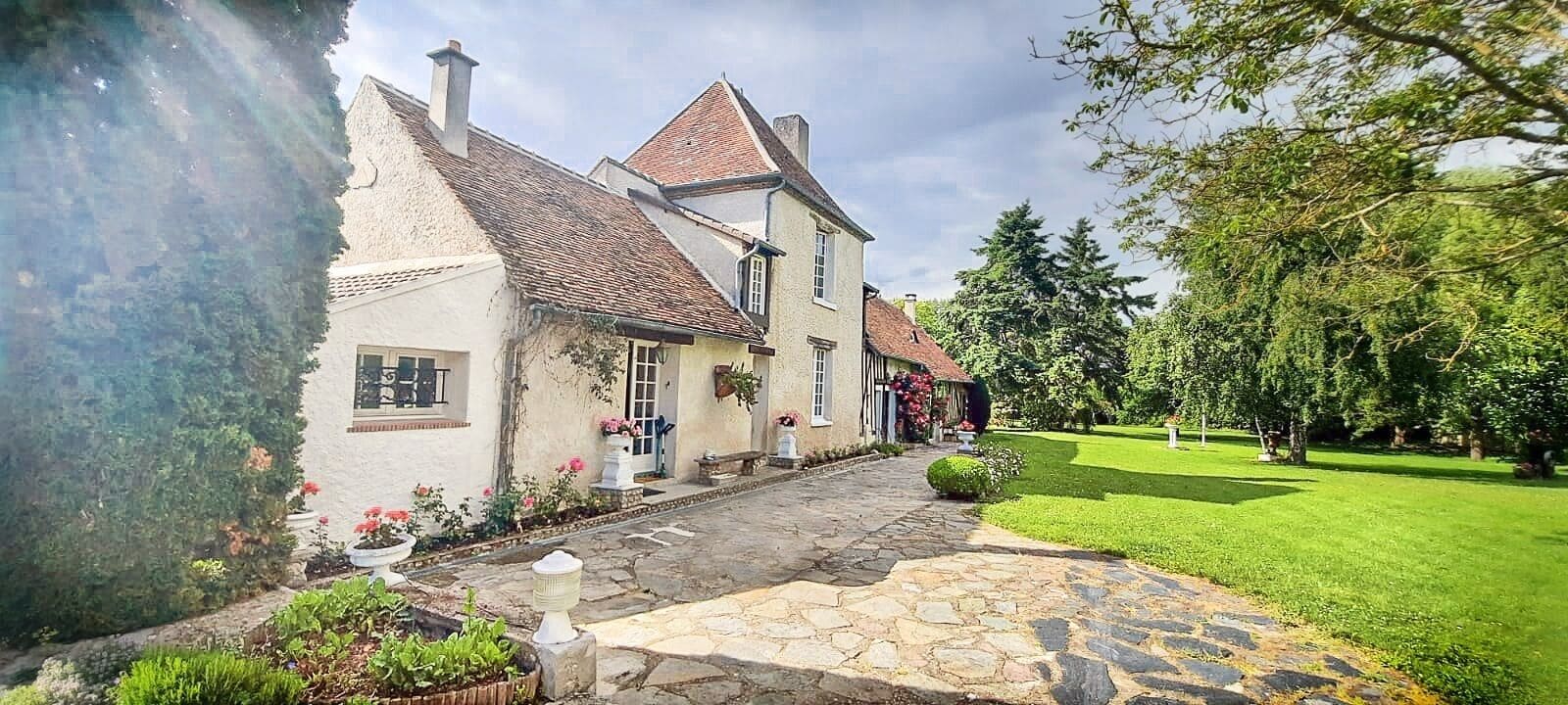 Le Relais D'Eugénie Maison D'hôtes En Forêt D'Orléans