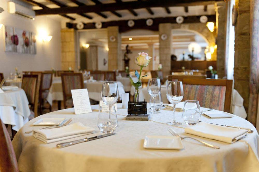 Hôtel Le Cheval Rouge