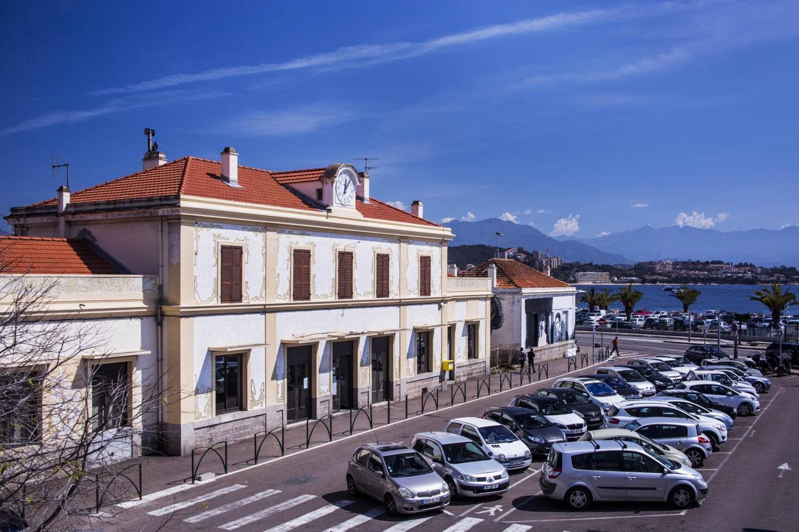 Le Dauphin Hotel & Restaurant