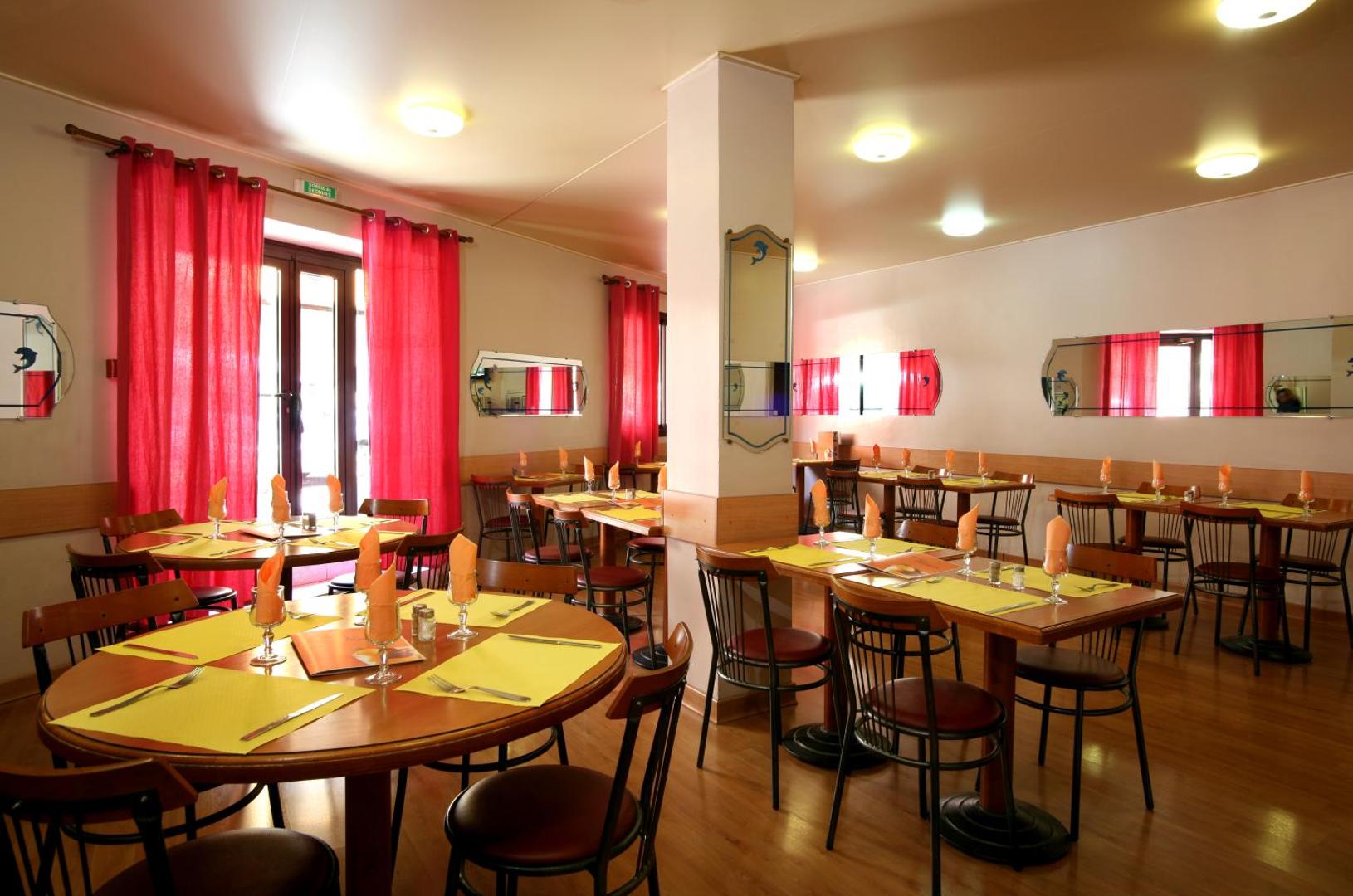 Le Dauphin Hotel & Restaurant