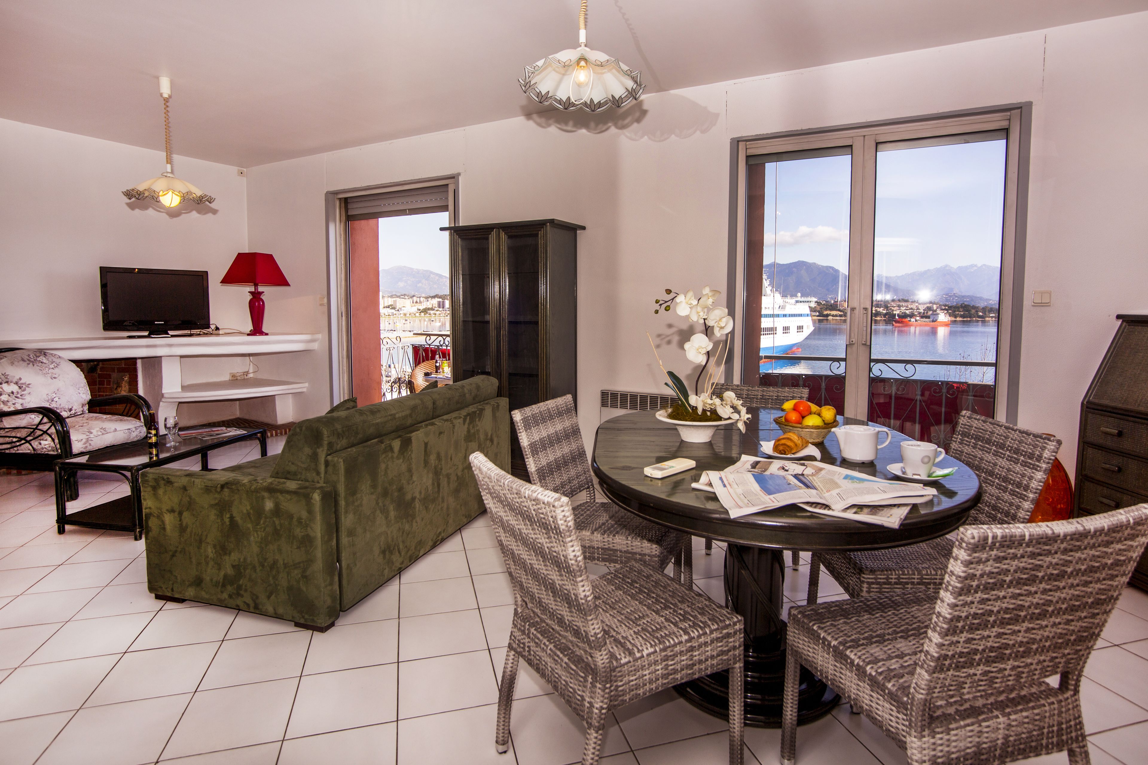 Le Dauphin Hotel & Restaurant