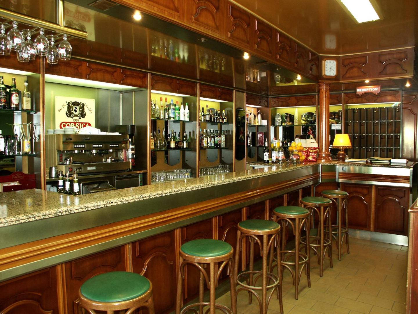 Le Dauphin Hotel & Restaurant