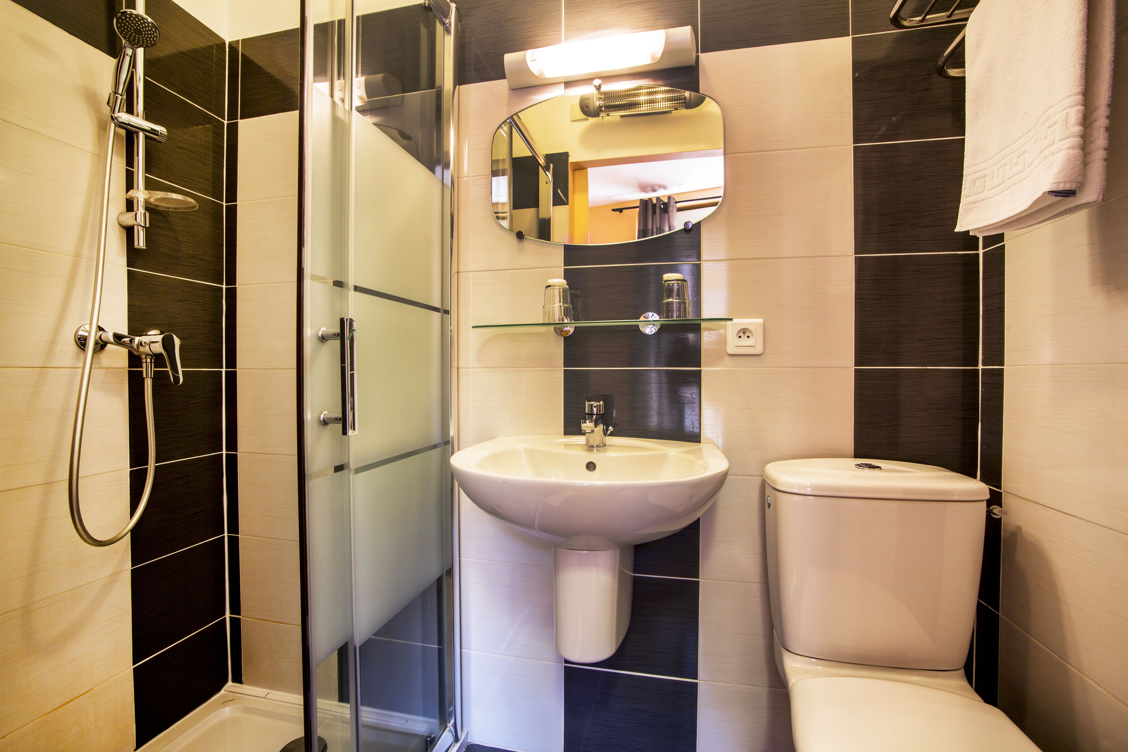 Le Dauphin Hotel & Restaurant