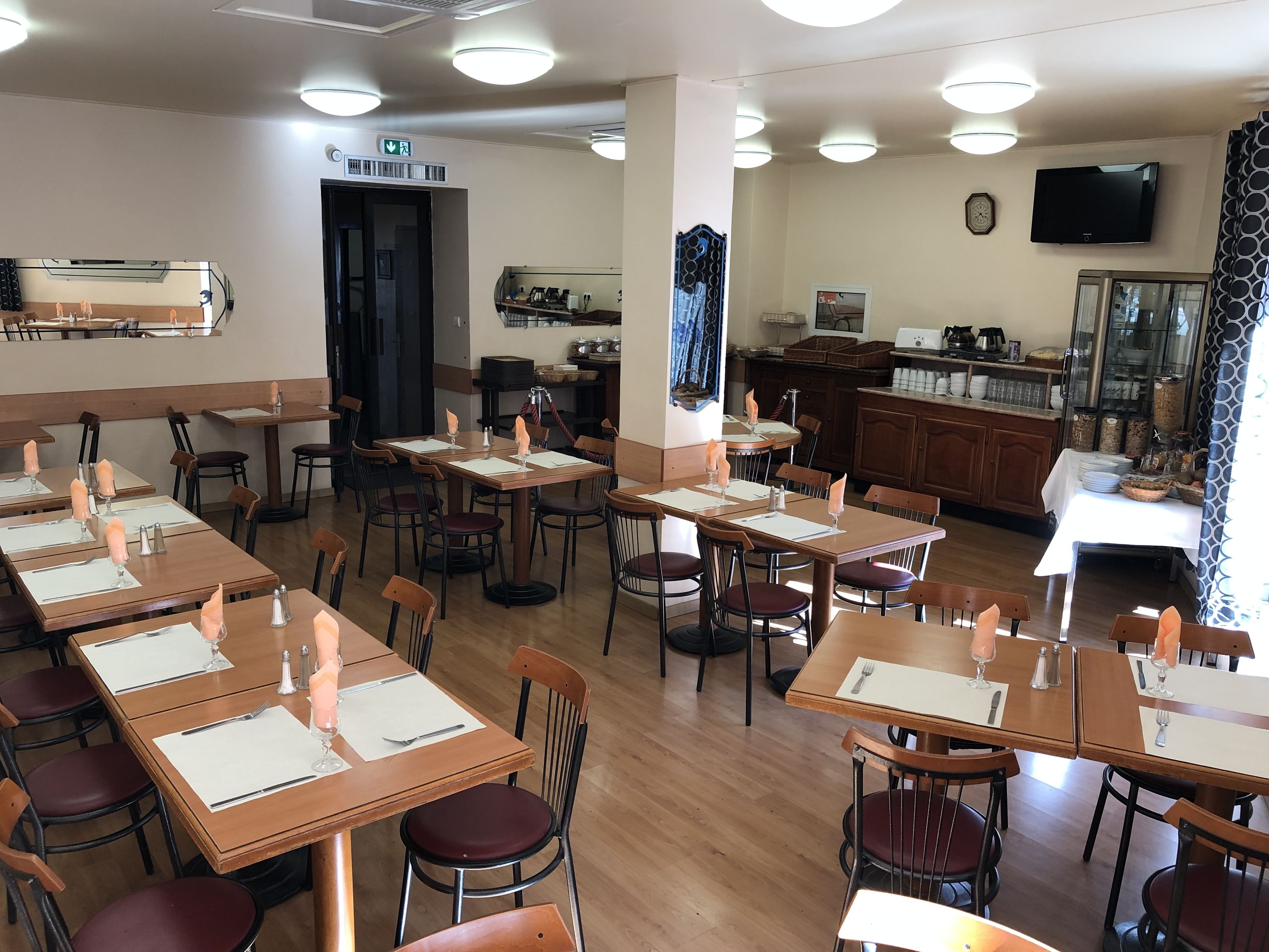 Le Dauphin Hotel & Restaurant