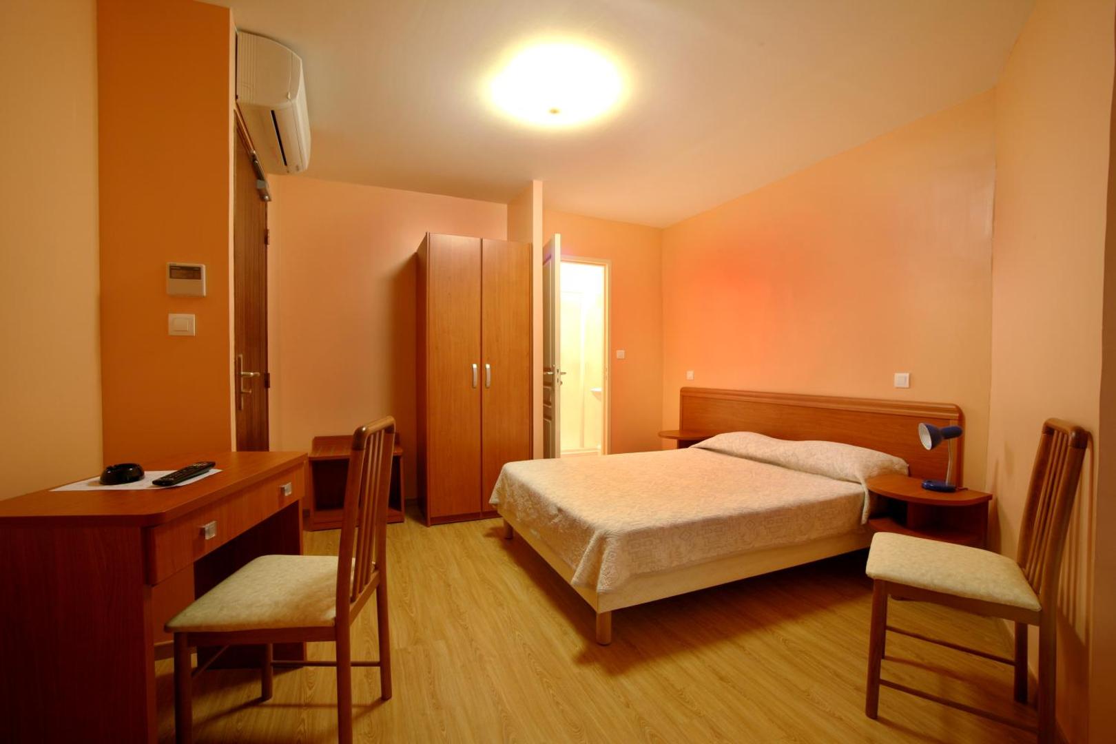 Le Dauphin Hotel & Restaurant