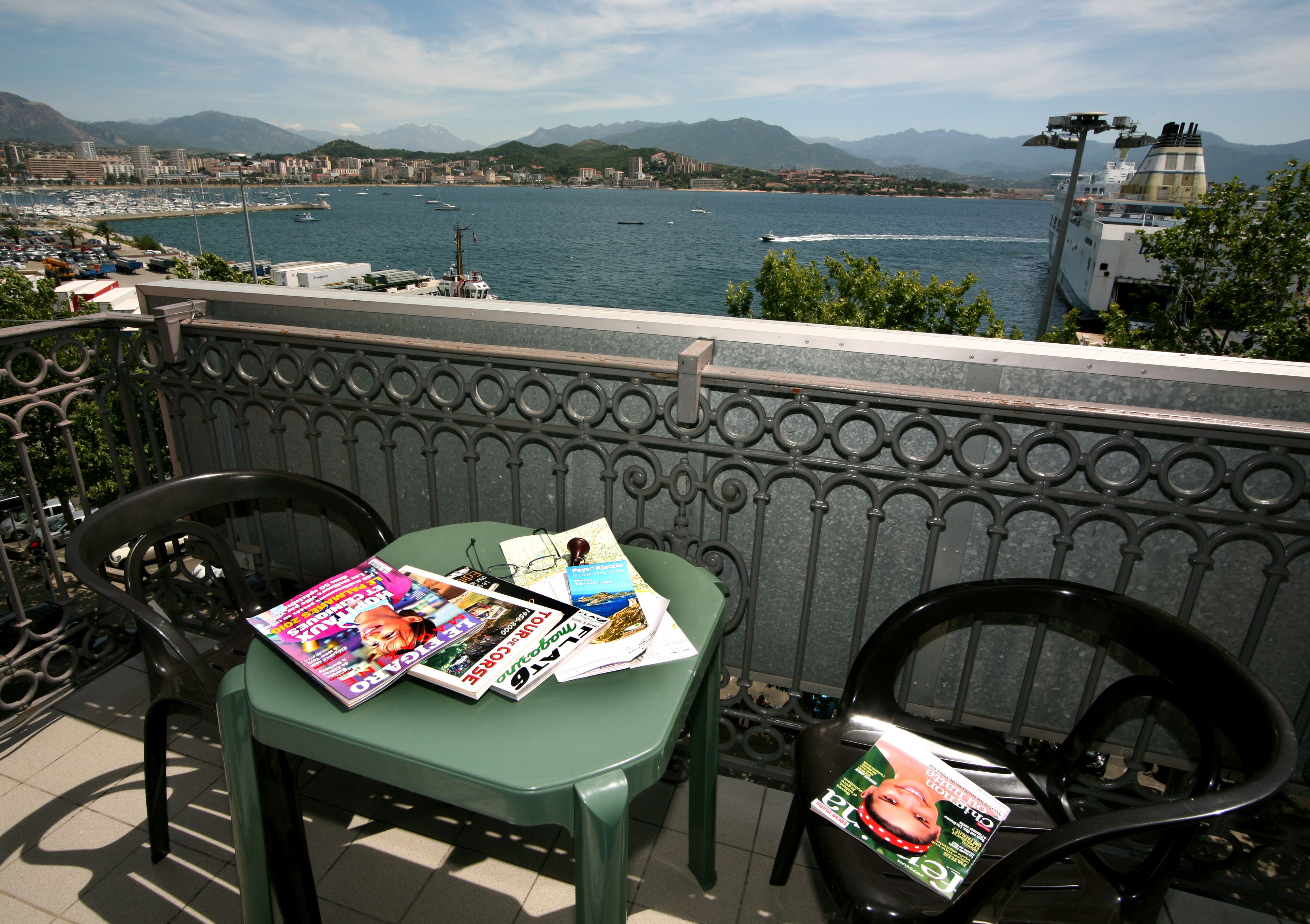 Le Dauphin Hotel & Restaurant