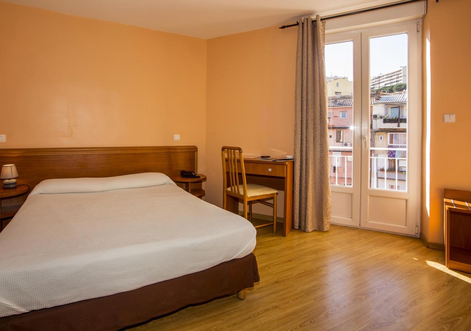 Le Dauphin Hotel & Restaurant