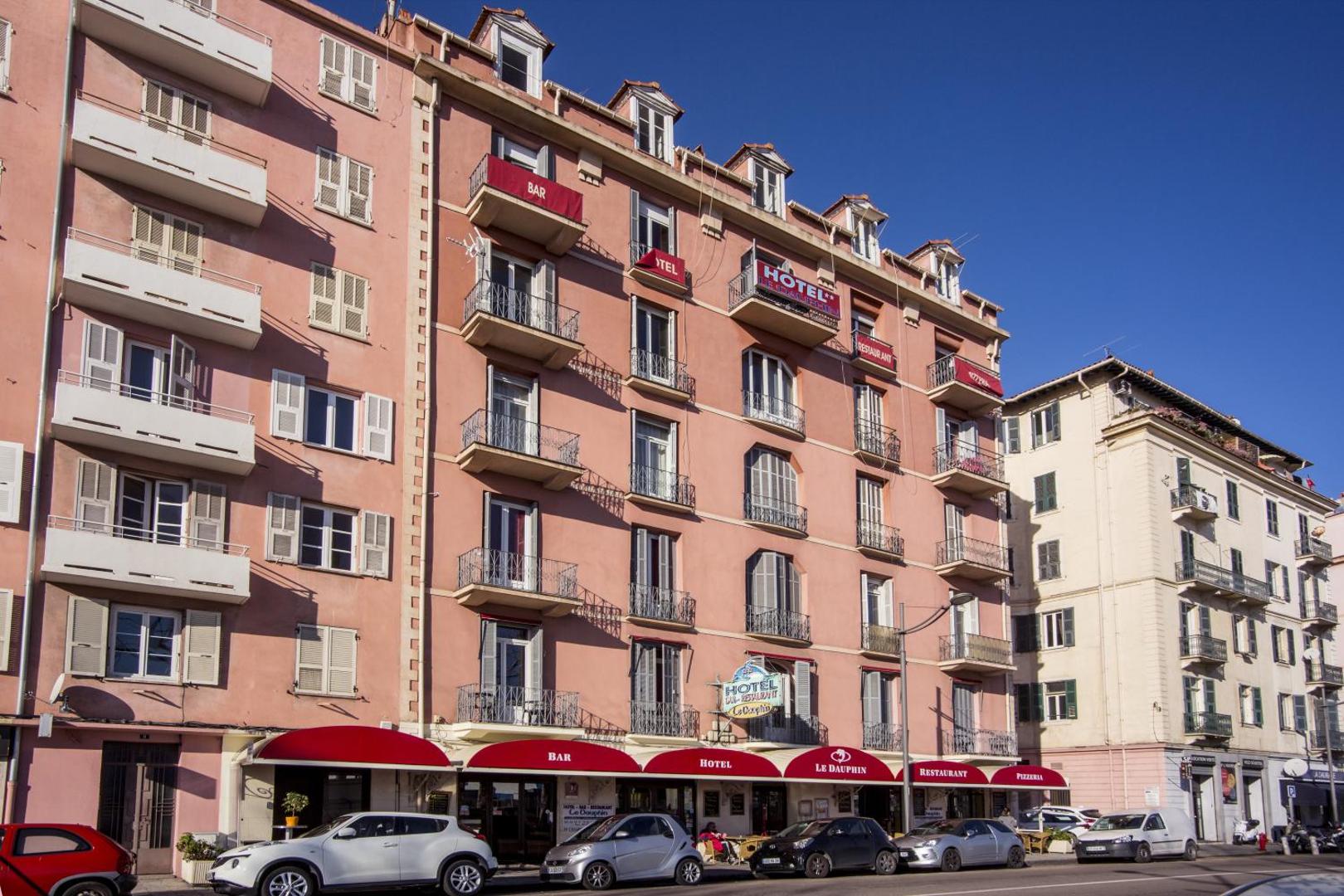 Le Dauphin Hotel & Restaurant