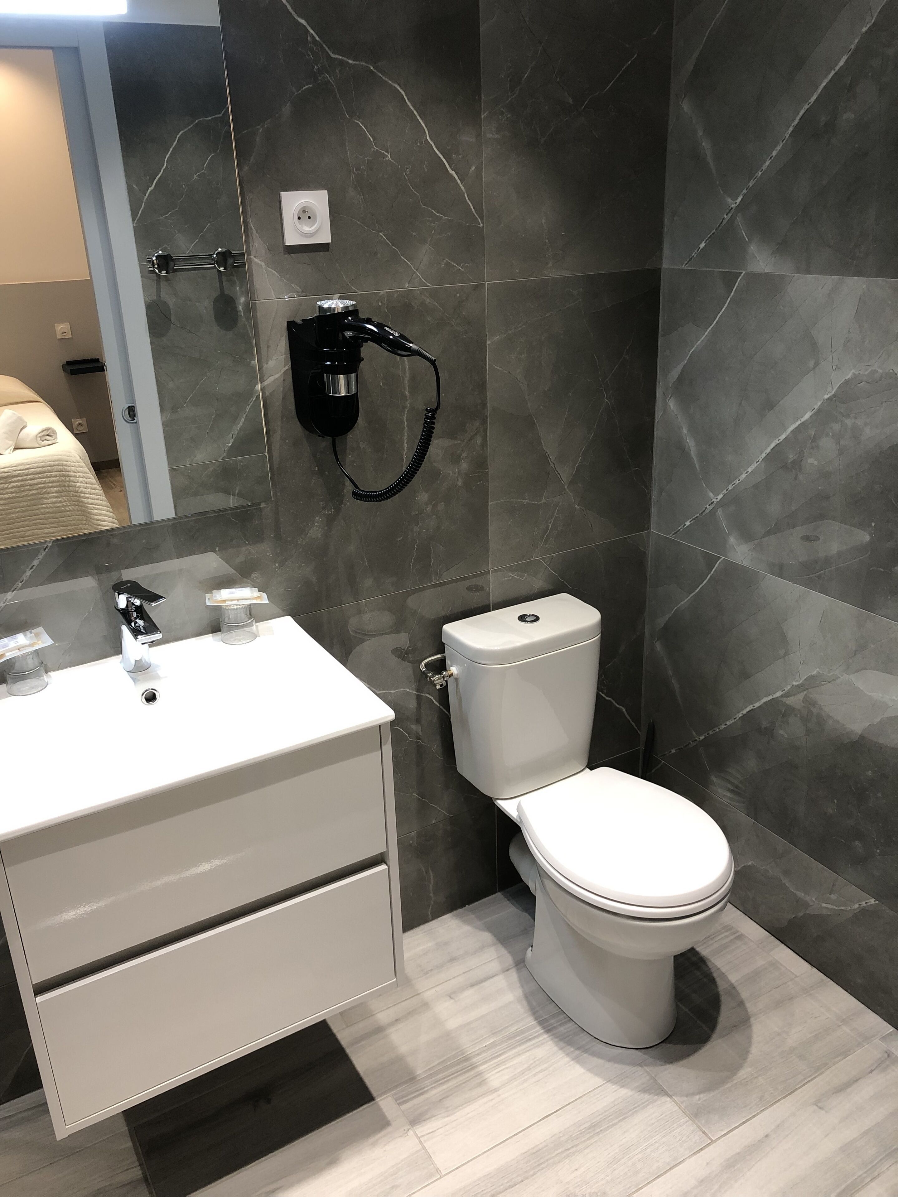 Le Dauphin Hotel & Restaurant