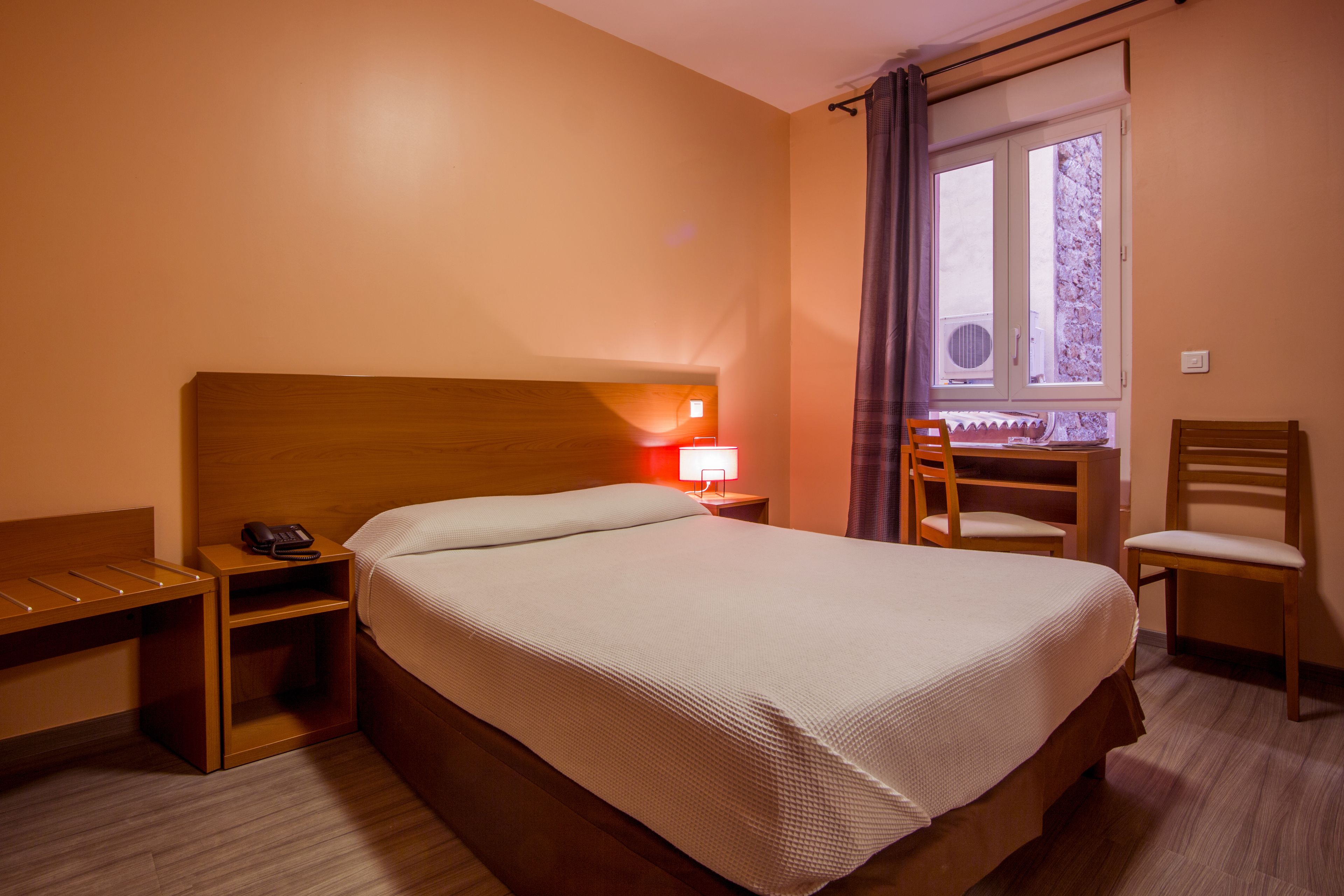 Le Dauphin Hotel & Restaurant