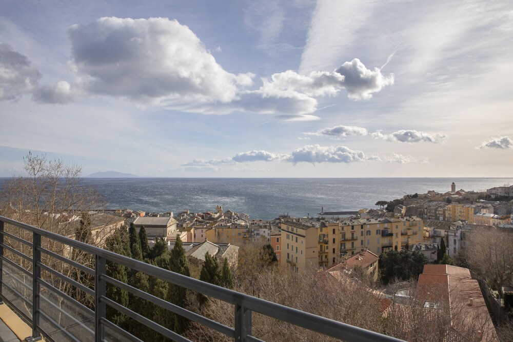 Adonis Le Bastia