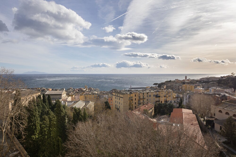 Adonis Le Bastia