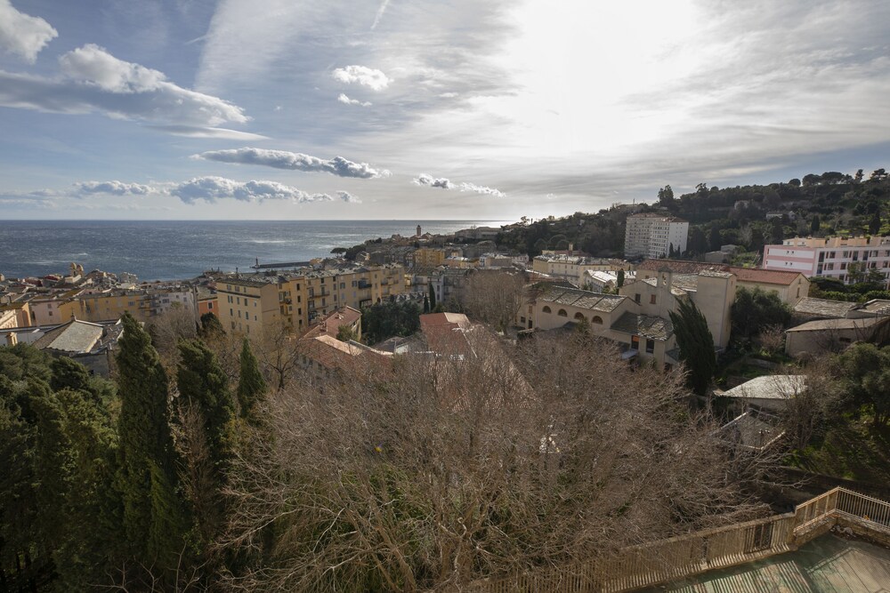 Adonis Le Bastia