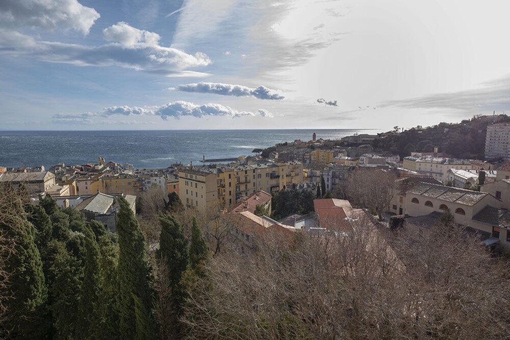 Adonis Le Bastia