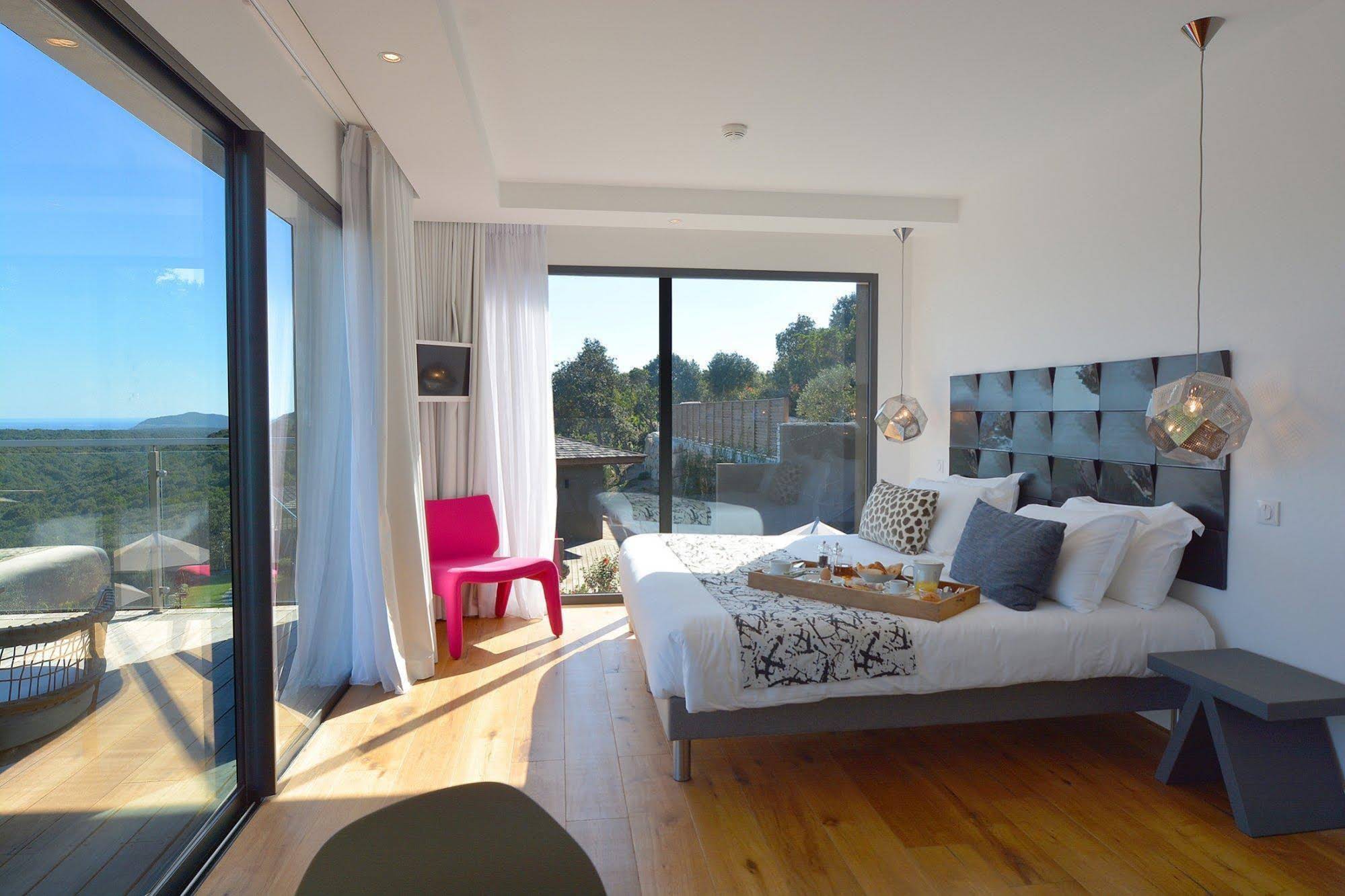 Hôtels Version Maquis Citadelle