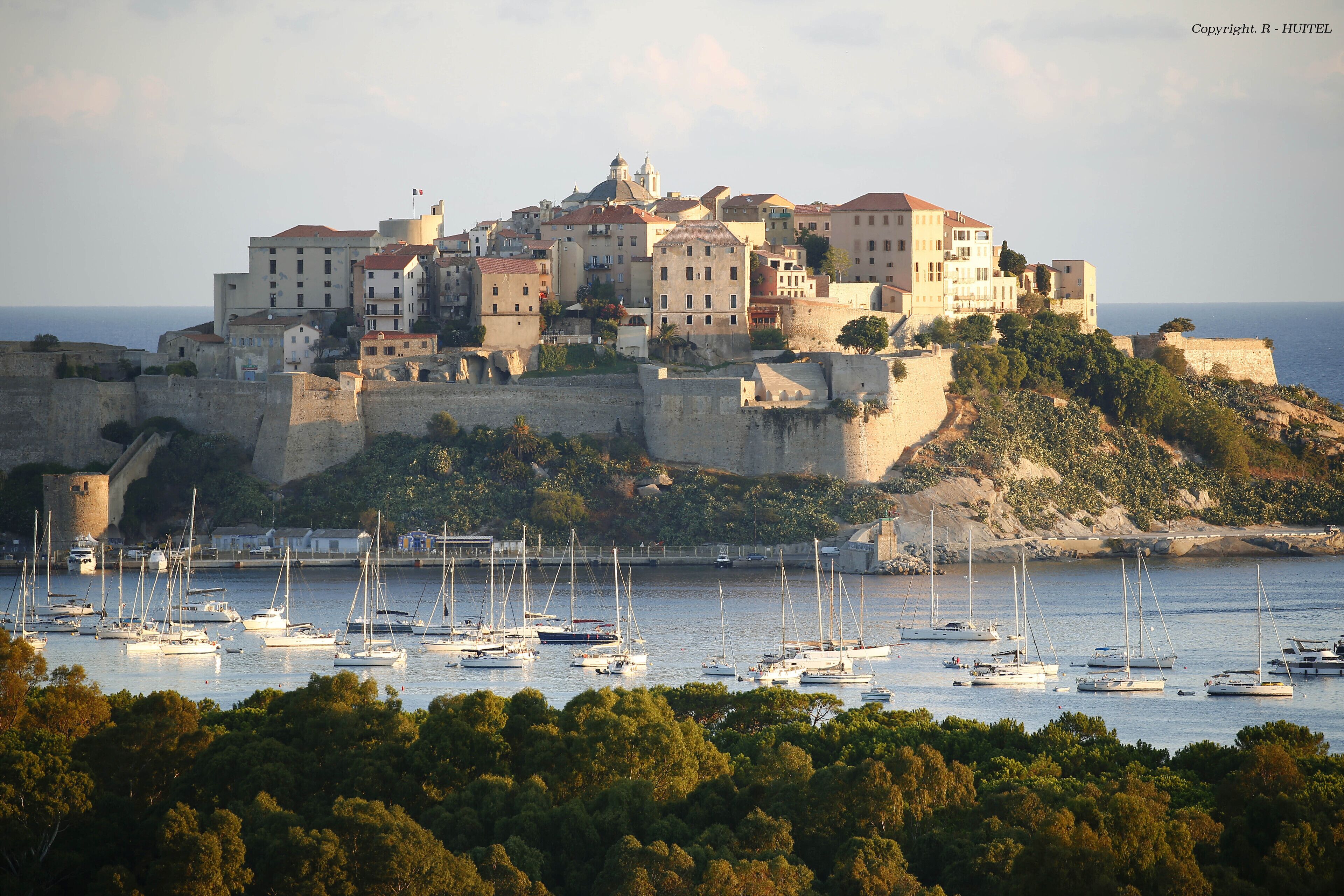 Le Balcon Du Pe Cheur
