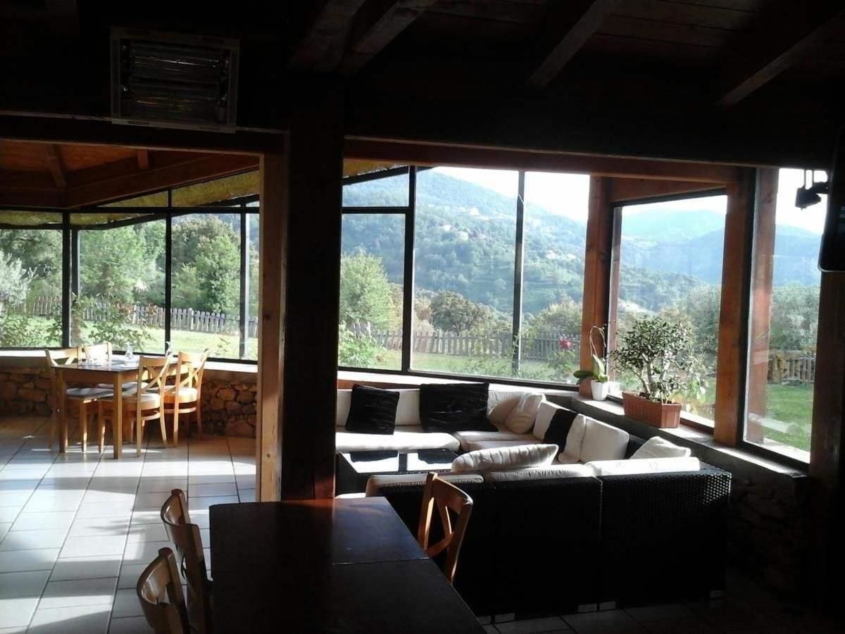 Mobile Home A Saliva