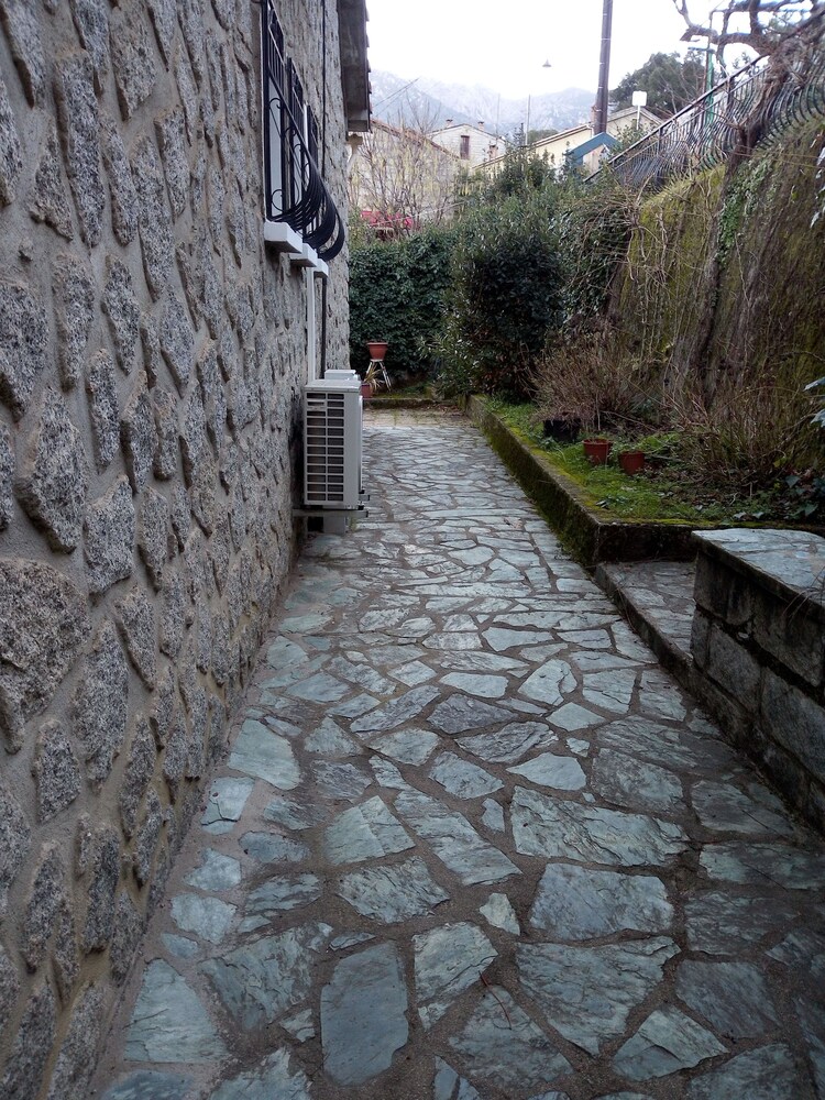 Maison En Pierre De Taille