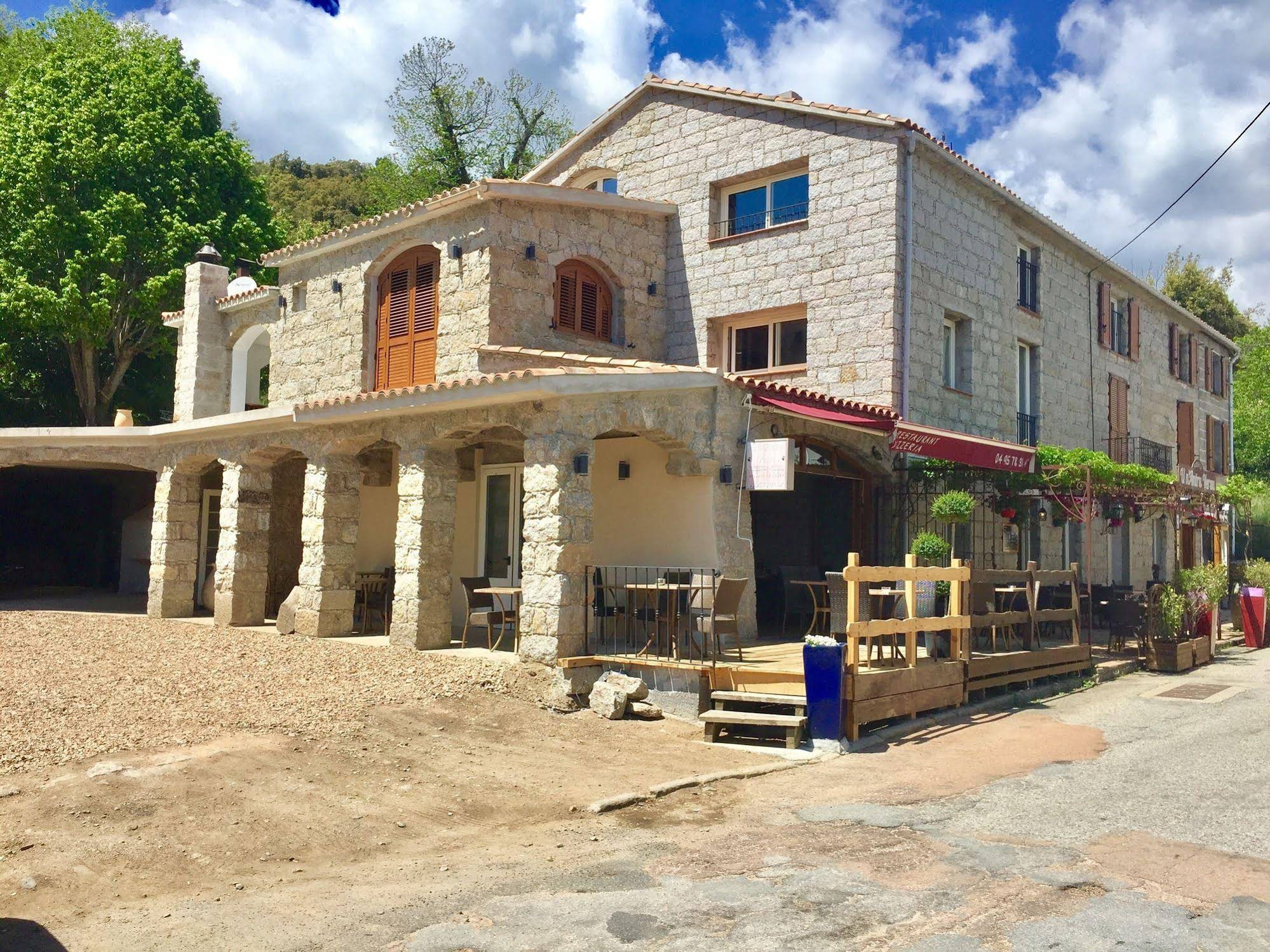 L'auberge U N'antru Versu