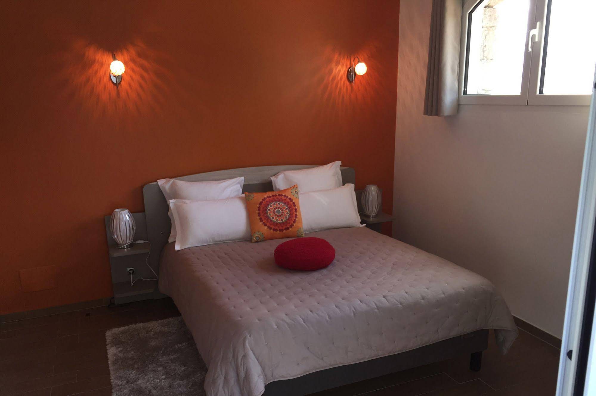 L'auberge U N'antru Versu
