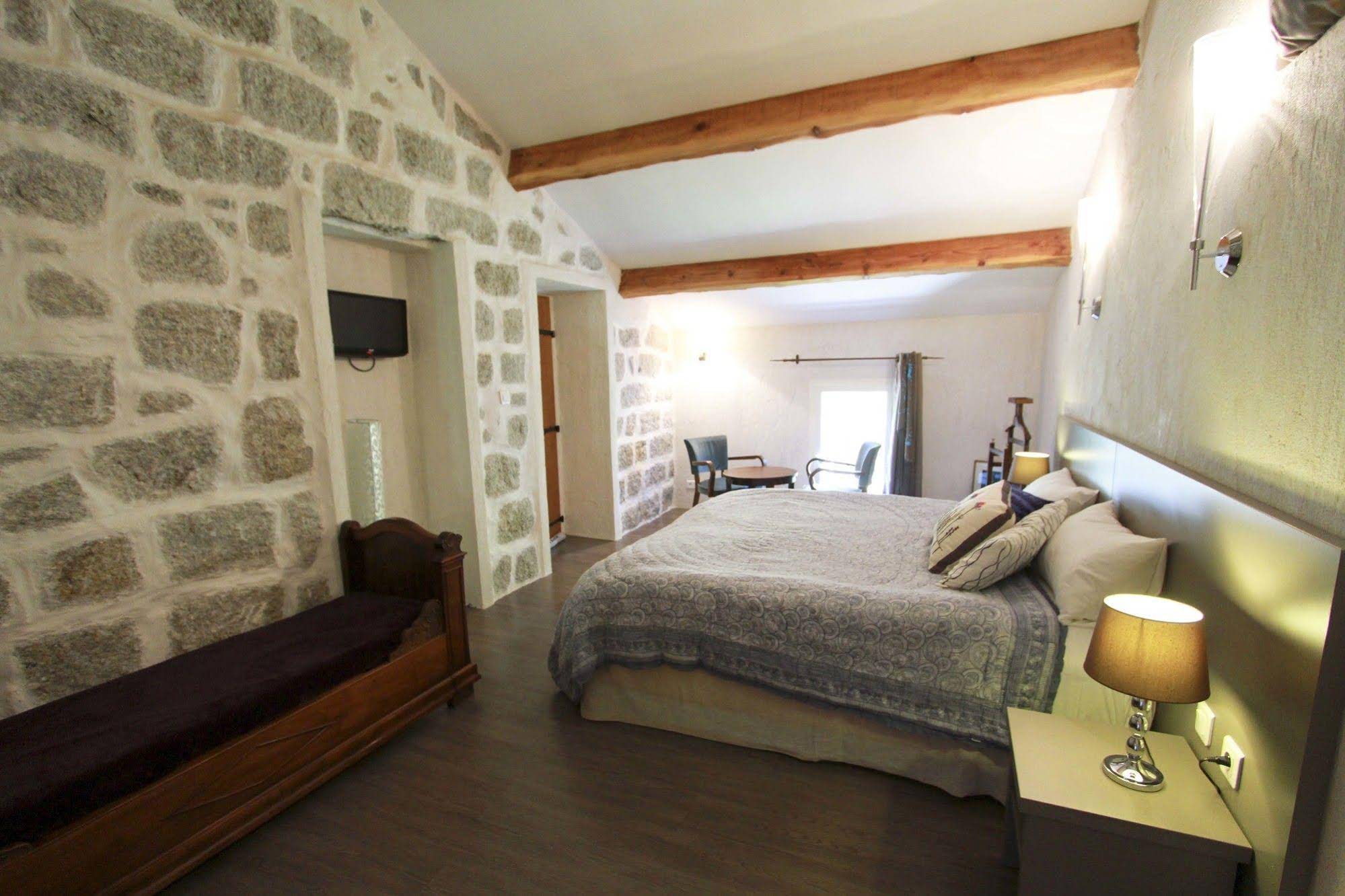 L'auberge U N'antru Versu