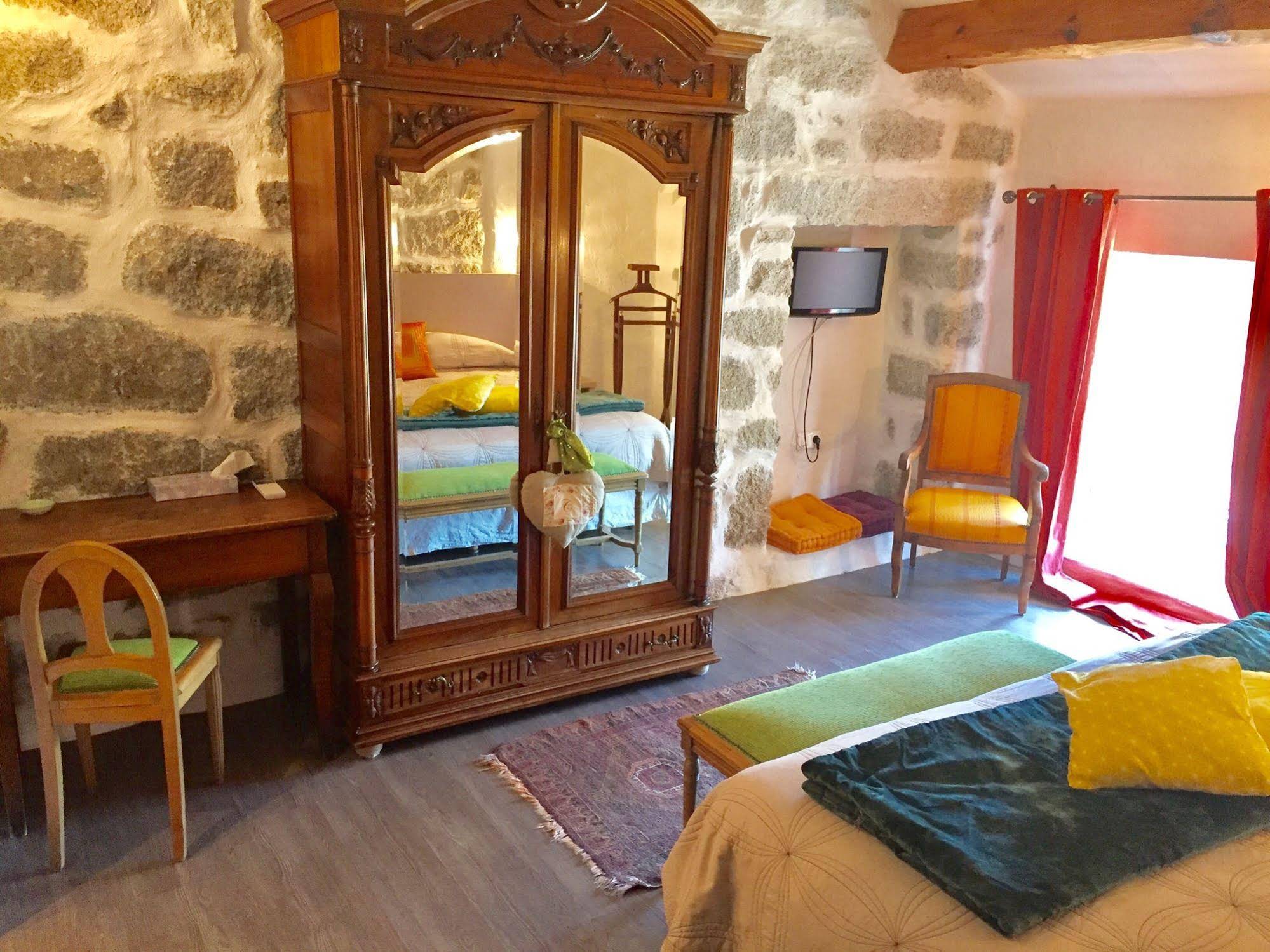 L'auberge U N'antru Versu